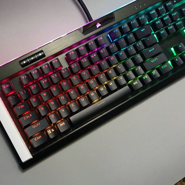 كورسير PBT غطاء مفاتيح شفاف لـ - مراجعة Gaming Keyboard Corsair وسعره