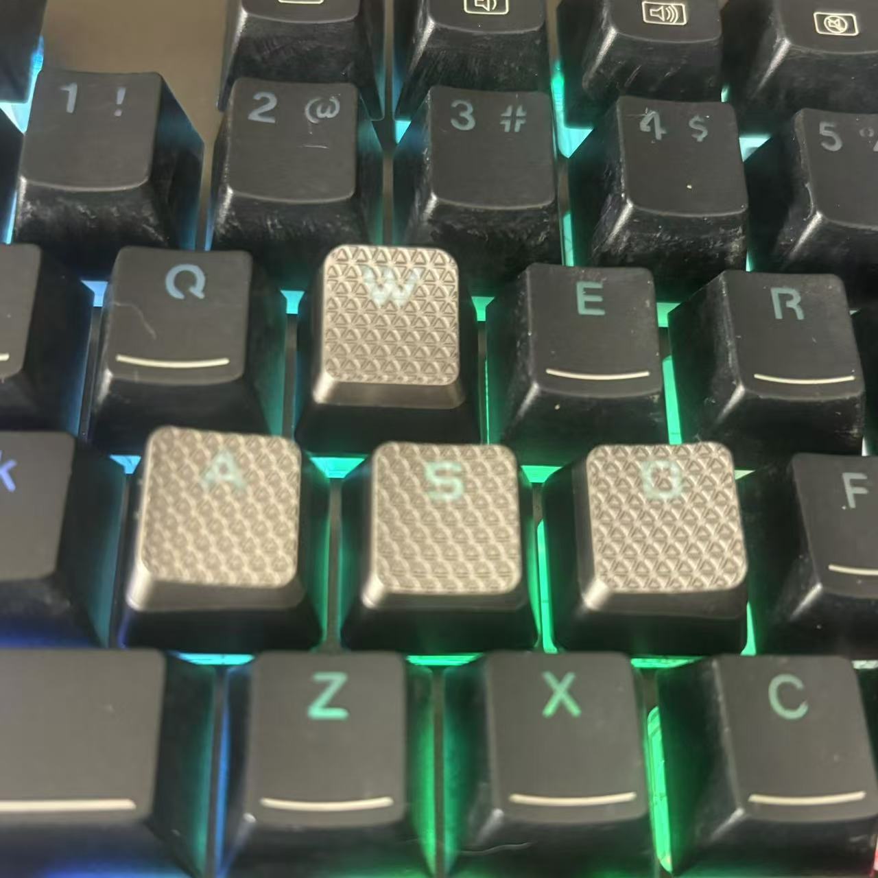 10 أغطية مفاتيح بإضاءة خلفية ل - مراجعة Gaming Keyboard Corsair وسعره